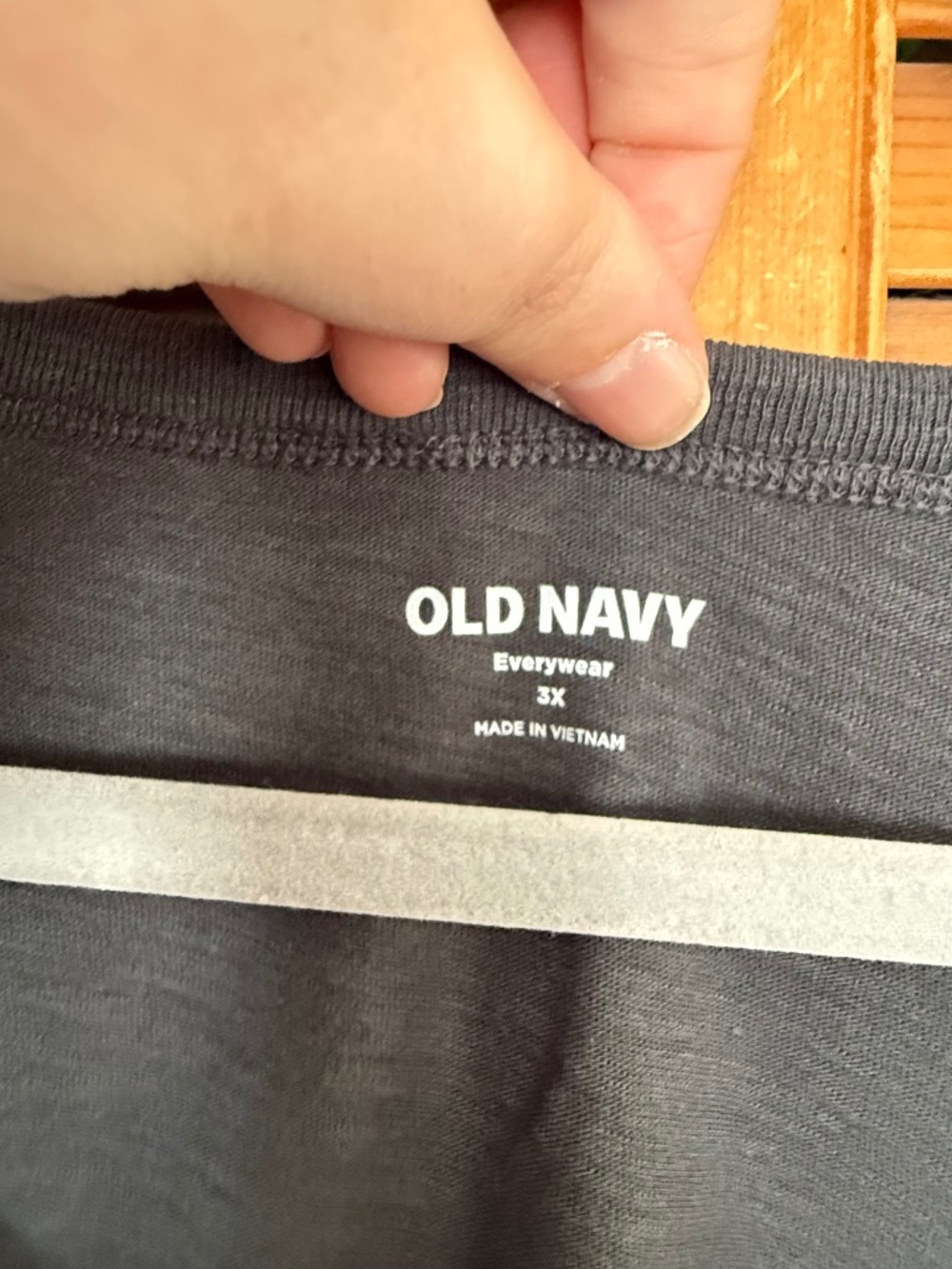 NWT Old Navy Gray V-Neck T-Shirt - Picture 5 of 6